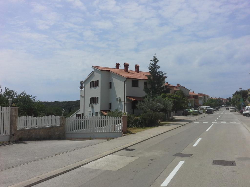 Apartments Liliana Пула Екстериор снимка